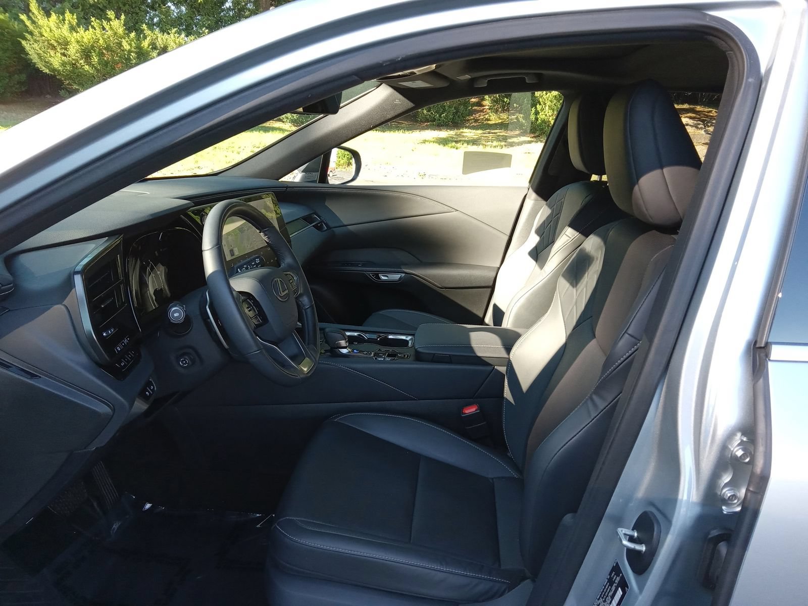 Used 2023 Lexus RX 350 Premium w/ Accessory Package AWD/4WD image 10