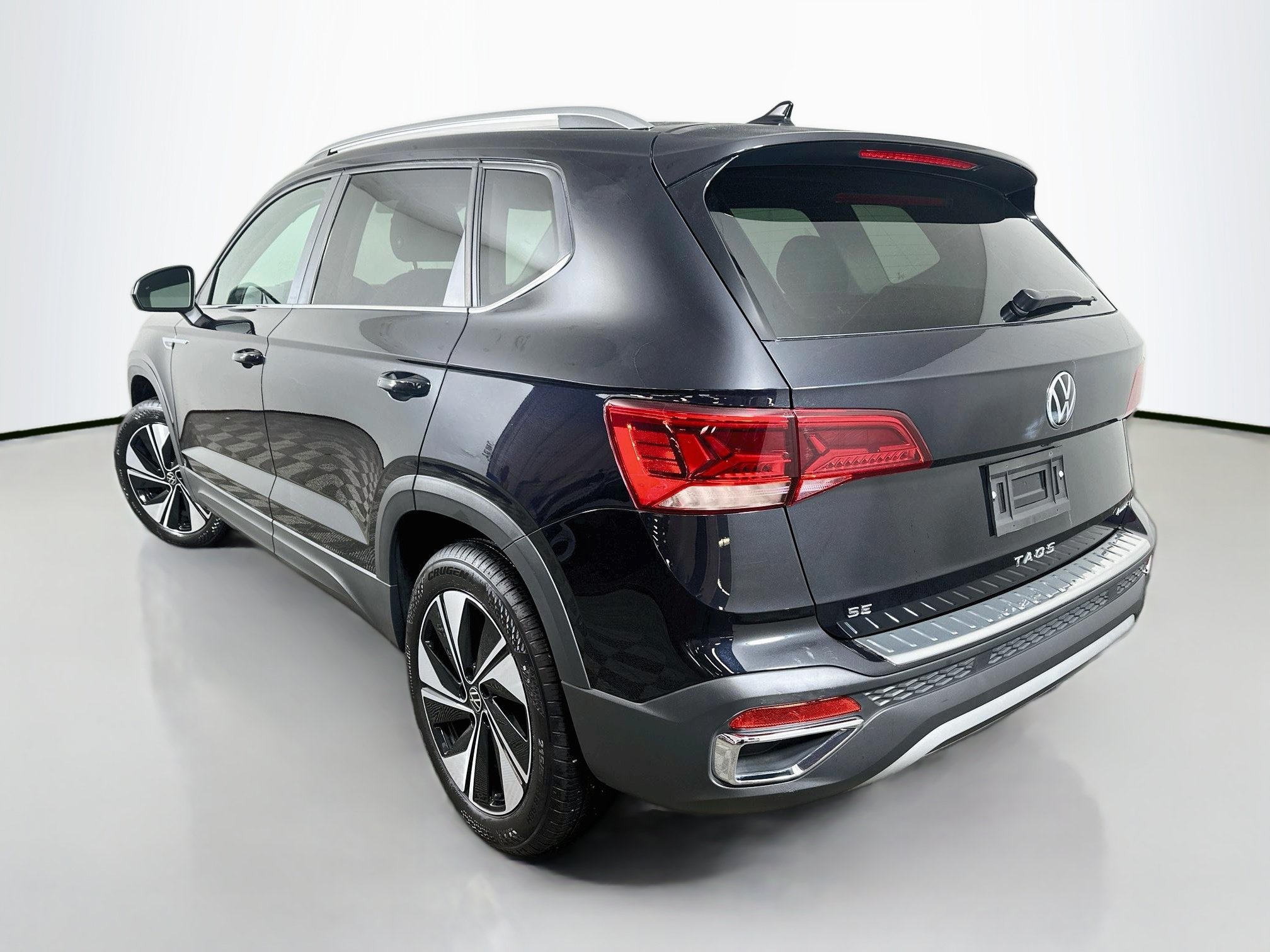 Certified 2024 Volkswagen Taos SE AWD/4WD image 5