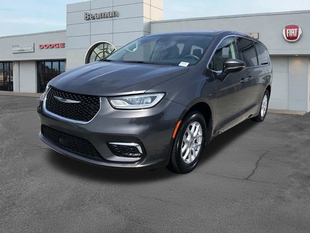 Used 2023 Chrysler Pacifica Touring-L FWD image 7