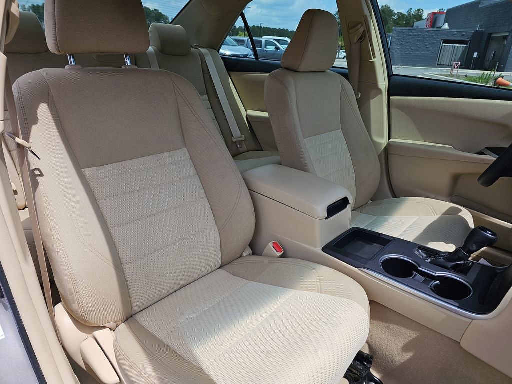 Used 2016 Toyota Camry LE FWD image 14