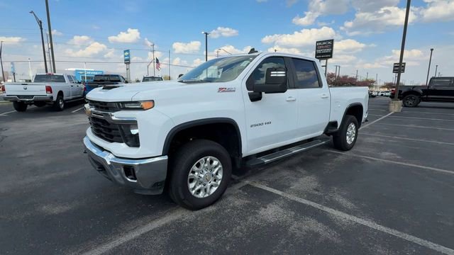 Used 2024 Chevrolet Silverado 2500 LT AWD/4WD image 4