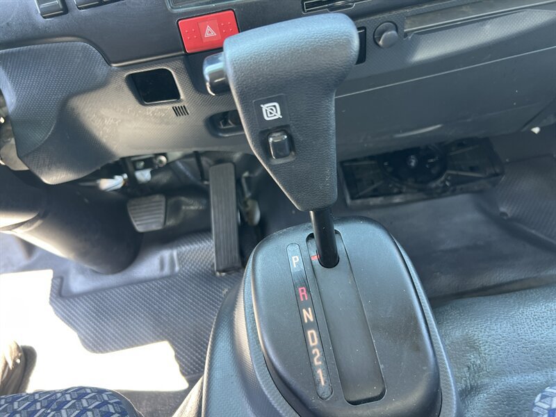 Used 2023 Isuzu NPR RWD image 21
