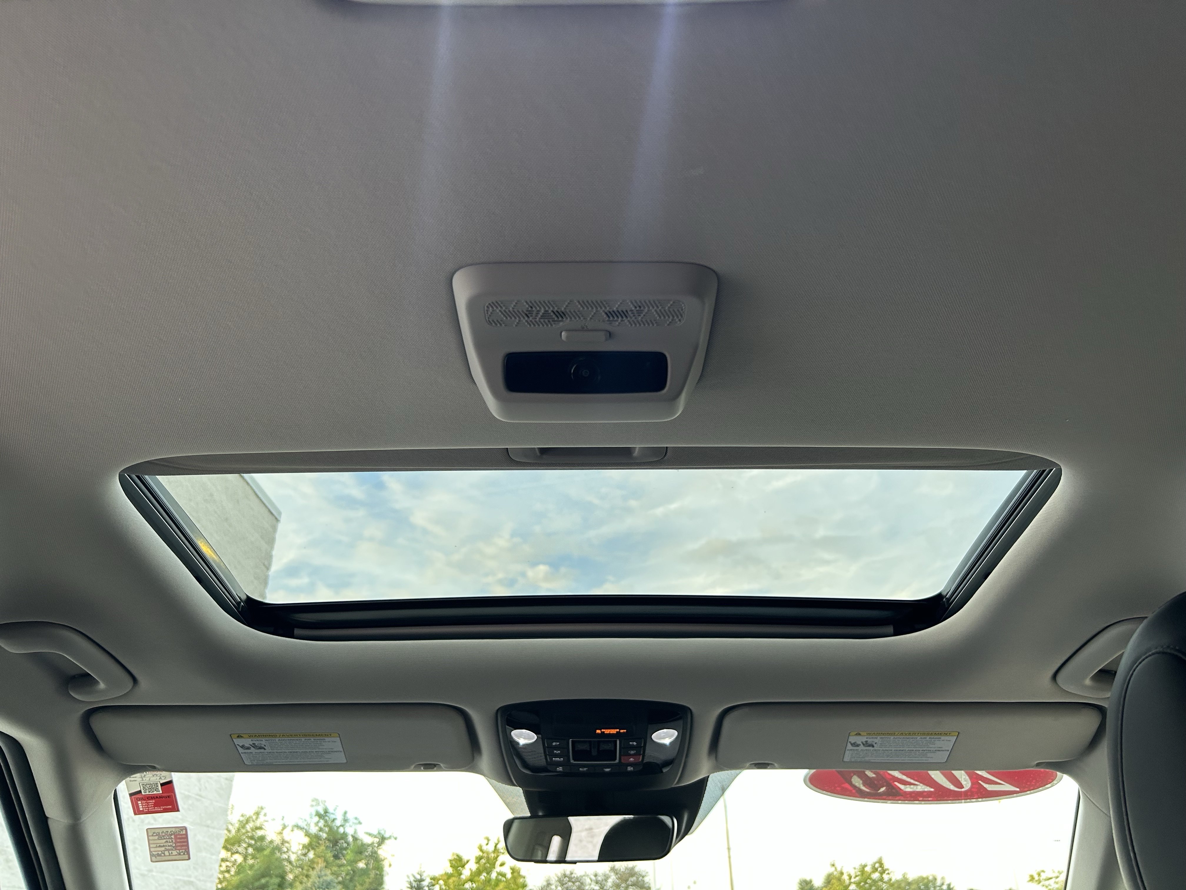 Used 2025 Kia Carnival SX w/ SX Dark Edition Package FWD image 19