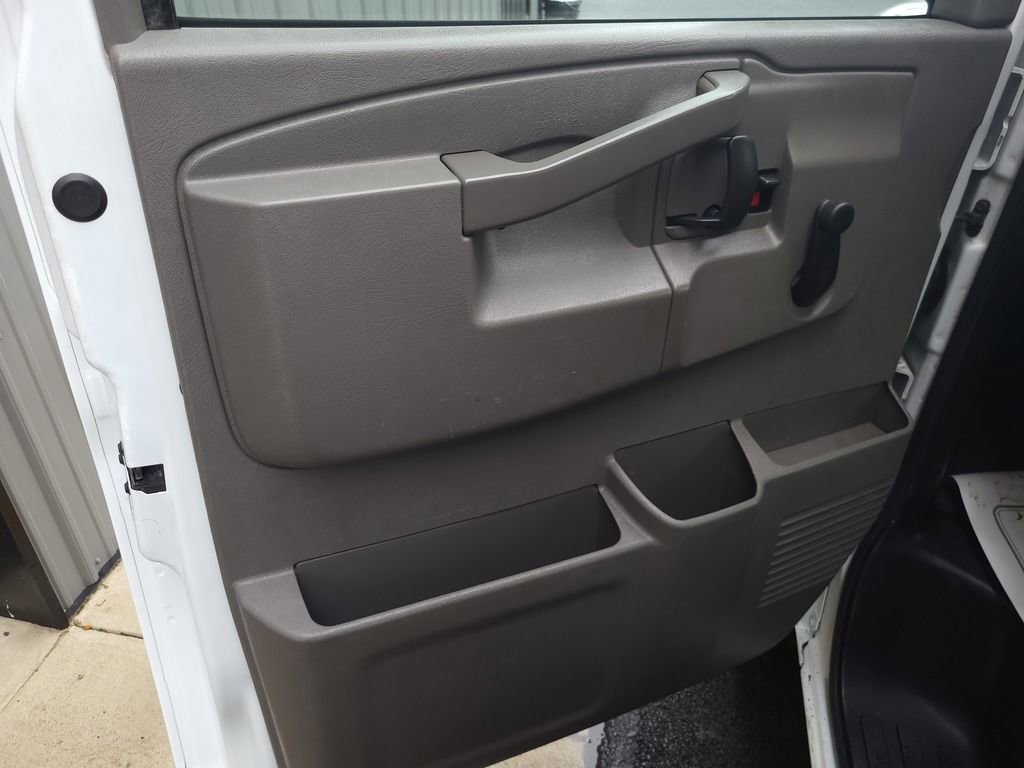 Used 2017 GMC Savana 3500 image 14