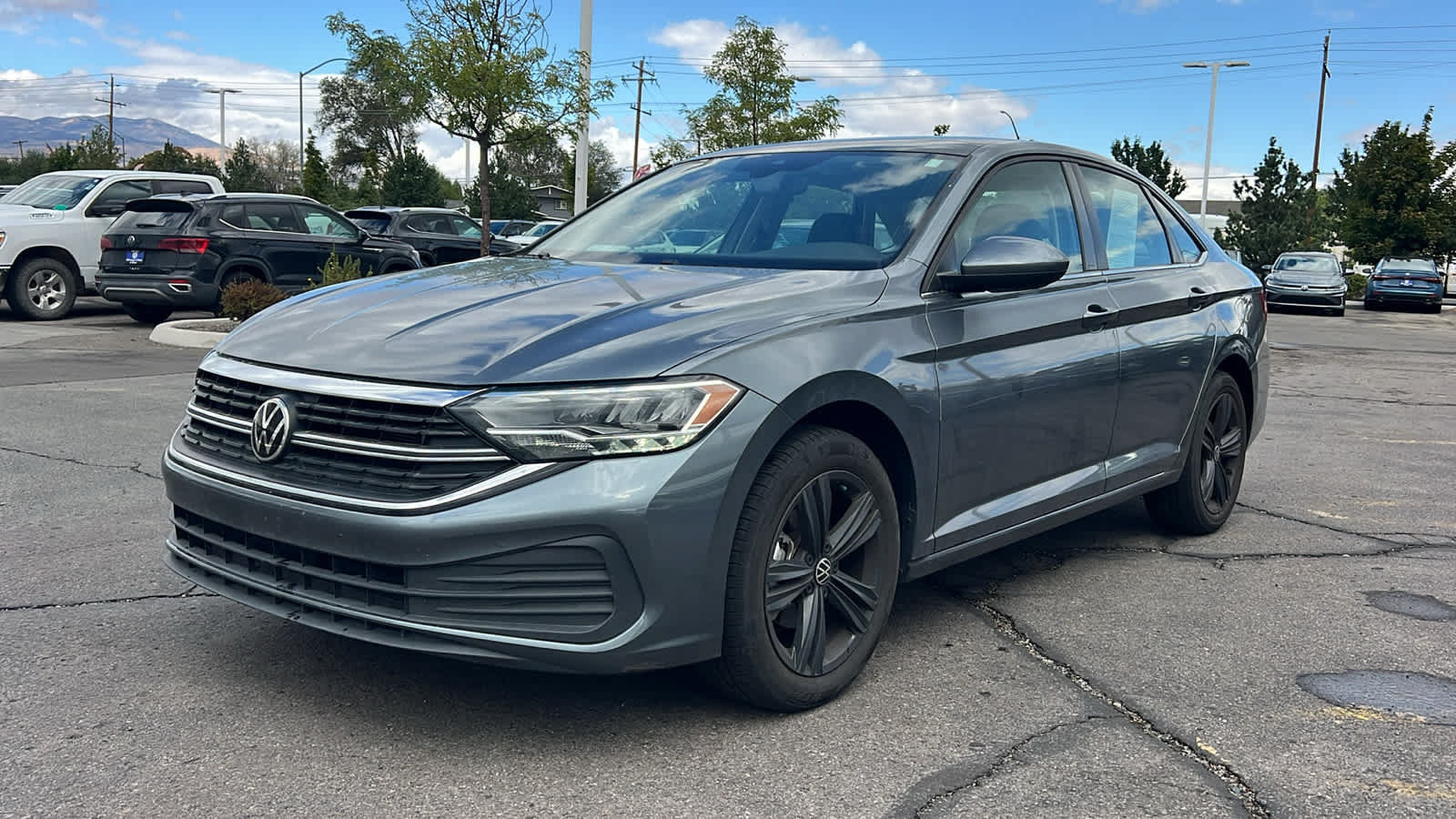 Certified 2022 Volkswagen Jetta SE FWD image 1