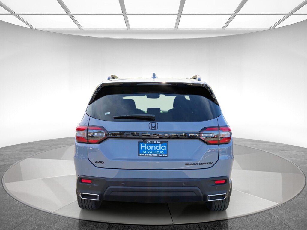 Certified 2025 Honda Pilot Black Edition image 4