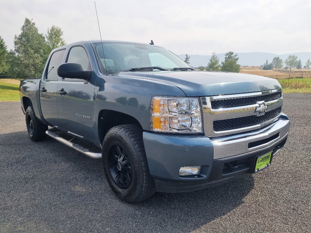 Used 2011 Chevrolet Silverado 1500 LT w/ All-Star Edition AWD/4WD image 3