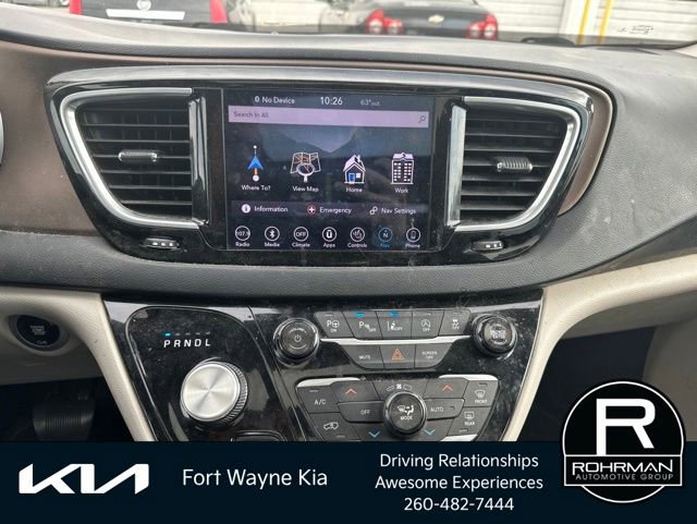 Used 2018 Chrysler Pacifica Touring-L Plus FWD image 11