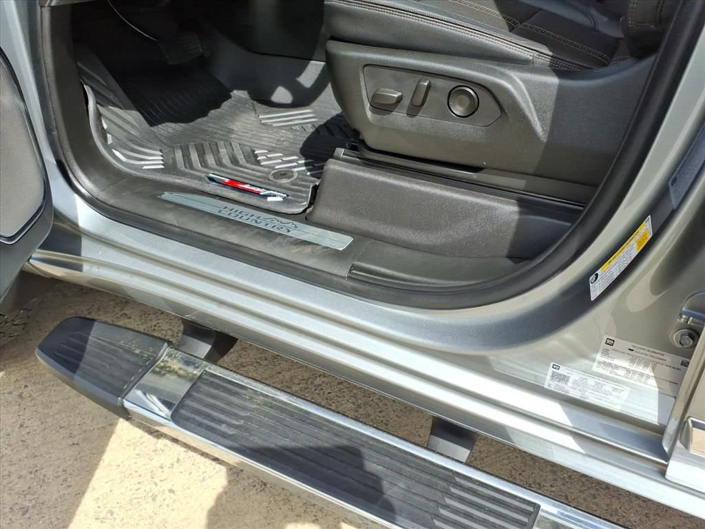 Used 2024 Chevrolet Silverado 2500 High Country w/ Technology Package image 17