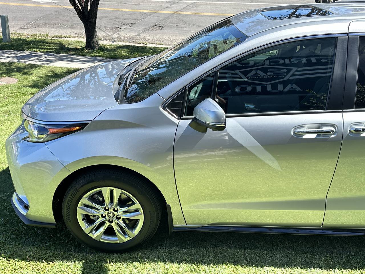 Used 2025 Toyota Sienna Platinum AWD/4WD image 10