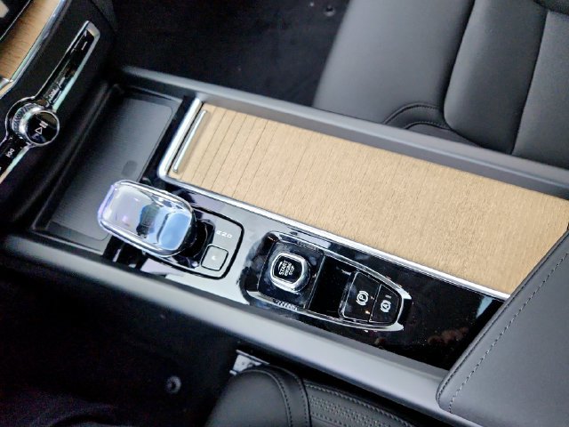 New 2026 Volvo XC60 B5 Plus w/ Climate Package AWD/4WD image 26