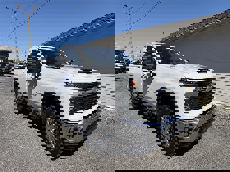 Used 2024 Chevrolet Silverado 2500 LT w/ Convenience Package image 3