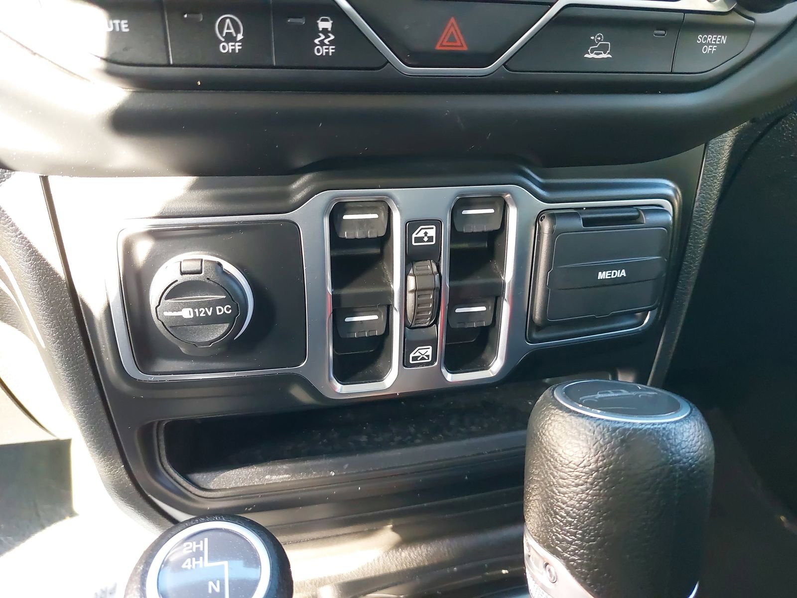 Used 2023 Jeep Gladiator Sport AWD/4WD image 25