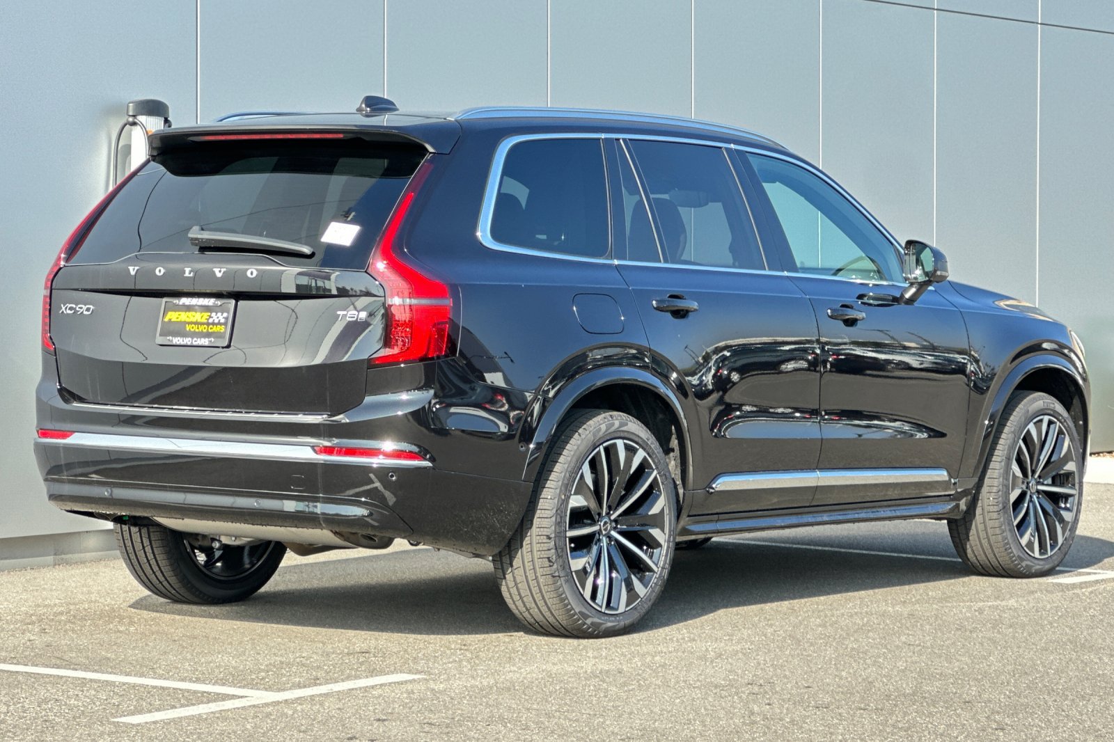 Used 2026 Volvo XC90 T8 Plus w/ Protection Package Premier AWD/4WD image 5