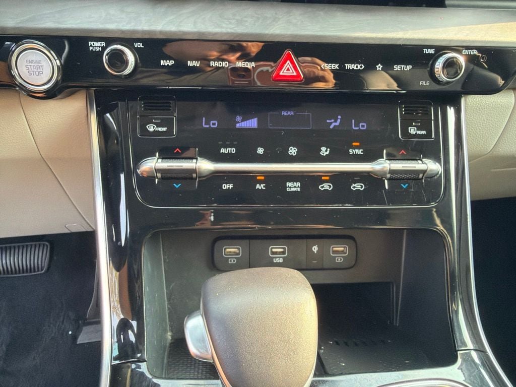 Certified 2024 Kia Carnival EX FWD image 21