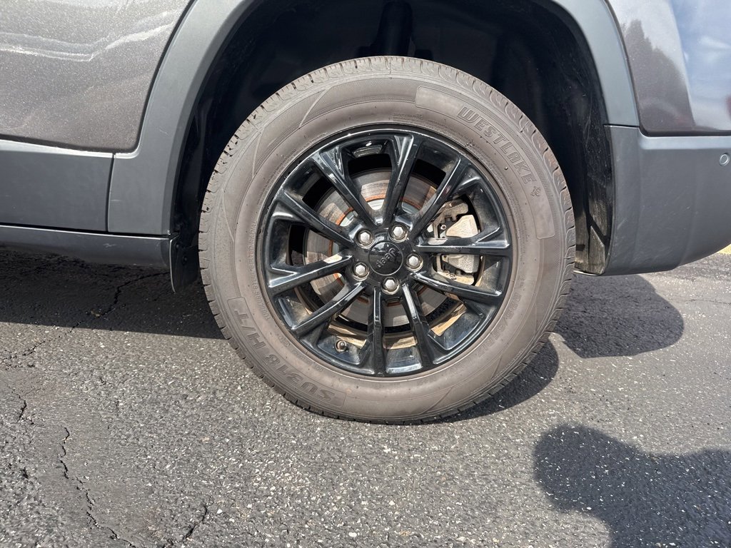 Used 2023 Jeep Cherokee Altitude Lux image 19