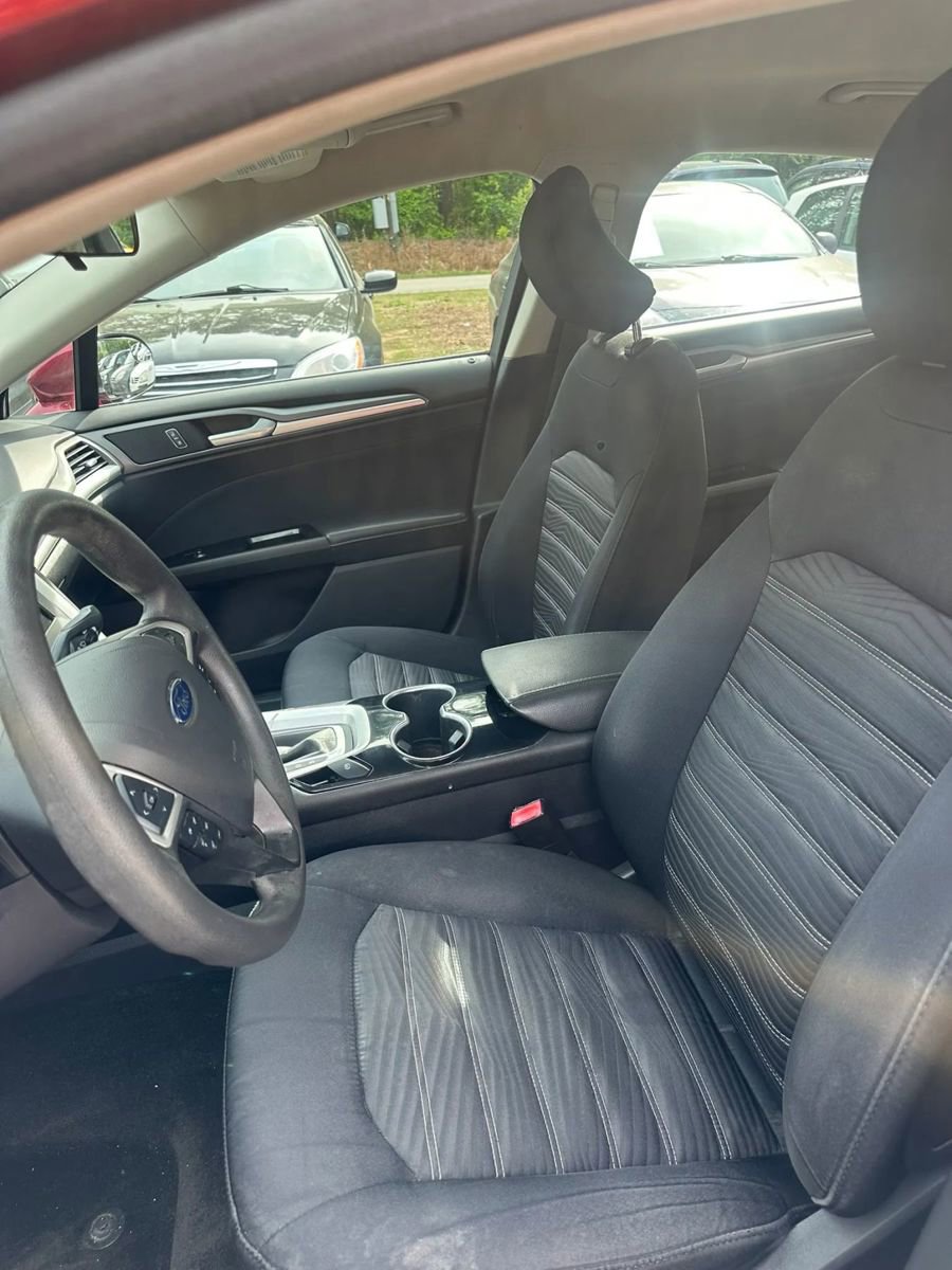Used 2016 Ford Fusion SE FWD image 8