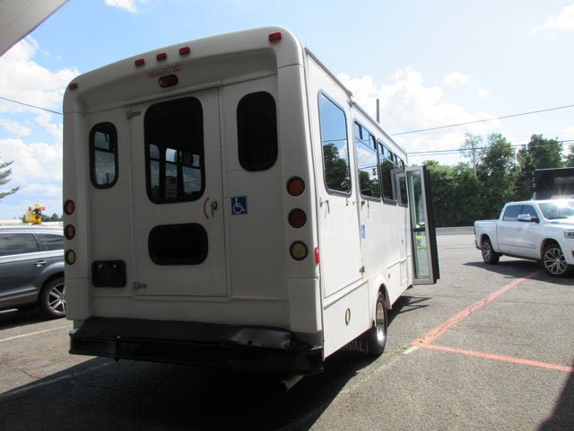 Used 2013 Ford E-450 and Econoline 450 Super Duty w/ Shuttle Bus Prep Pkg RWD image 5