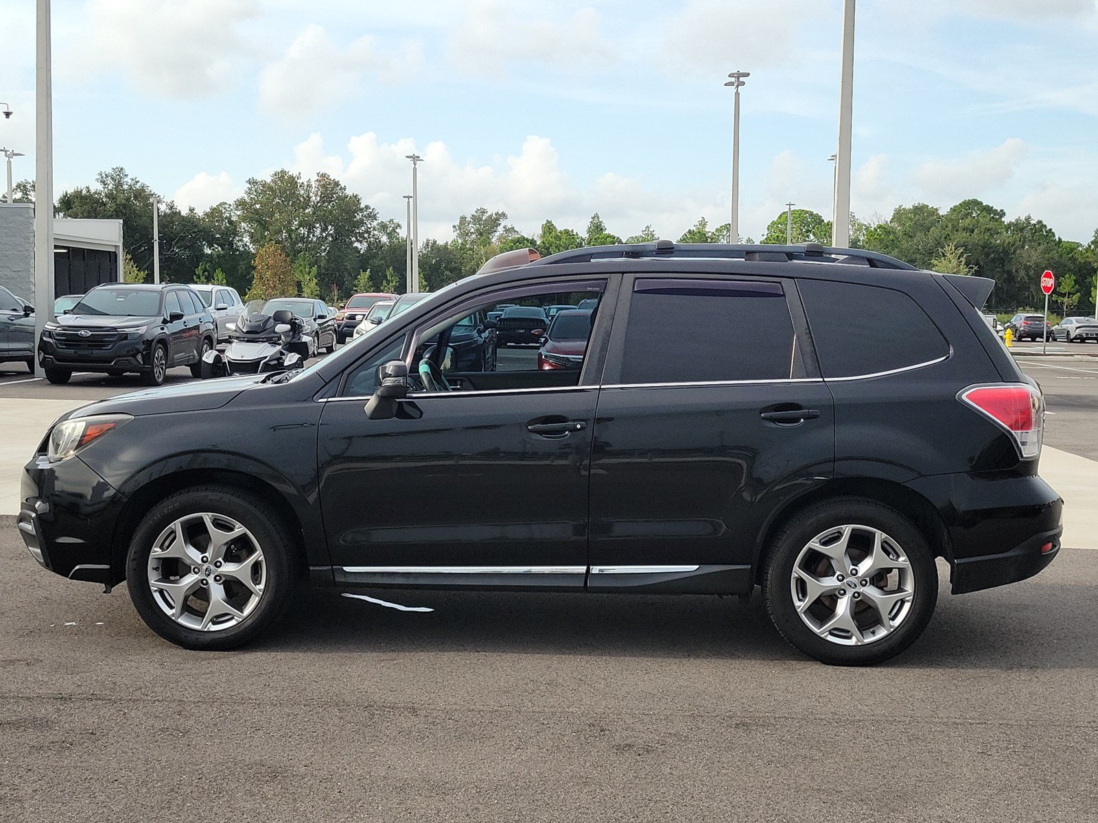 Used 2017 Subaru Forester 2.5i Touring AWD/4WD image 4
