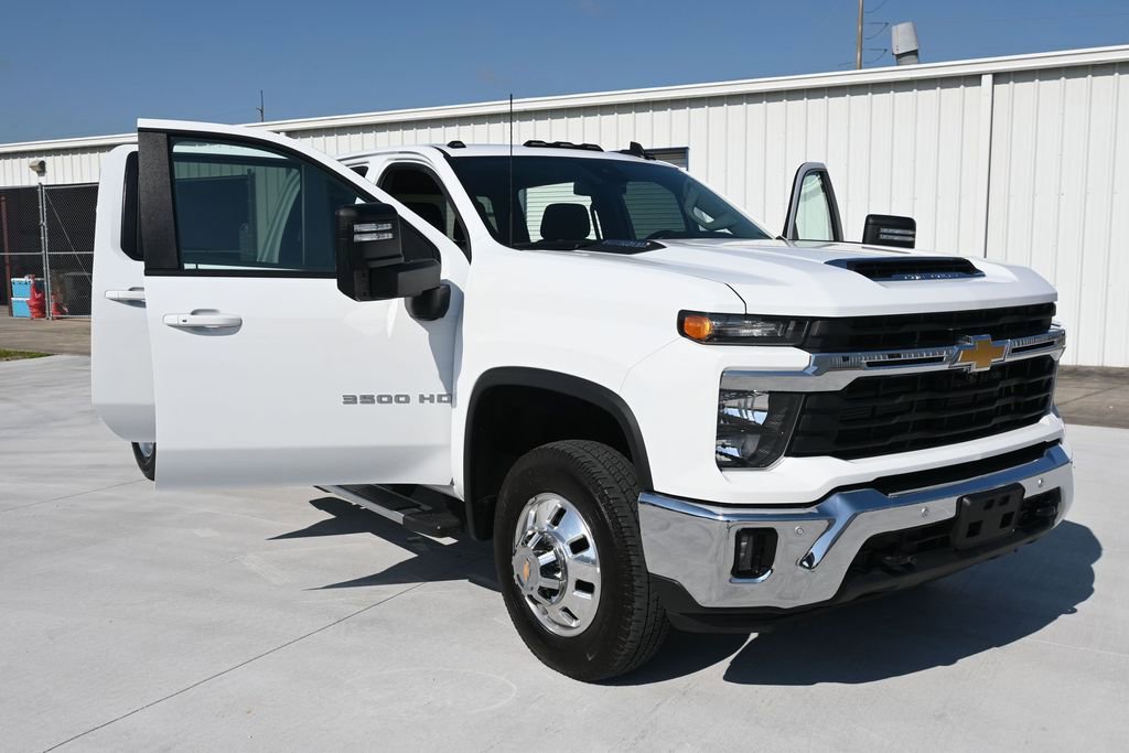 Used 2025 Chevrolet Silverado 3500 LT w/ Safety Package AWD/4WD image 10
