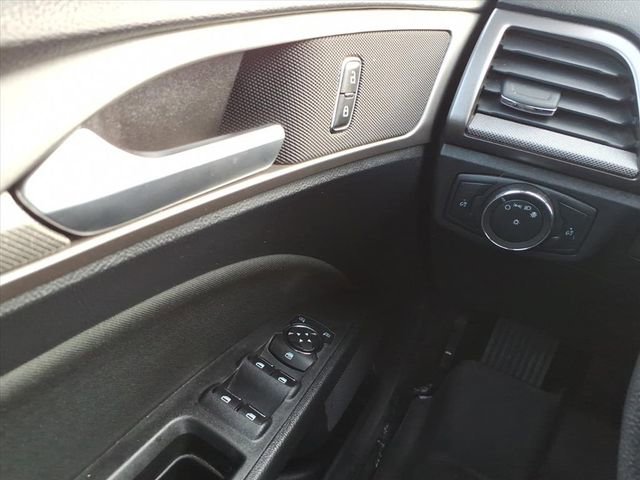 Used 2019 Ford Fusion SE image 21