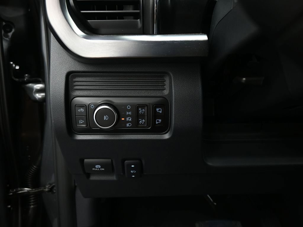 New 2026 Ford F250 Lariat w/ Black Appearance Package image 9