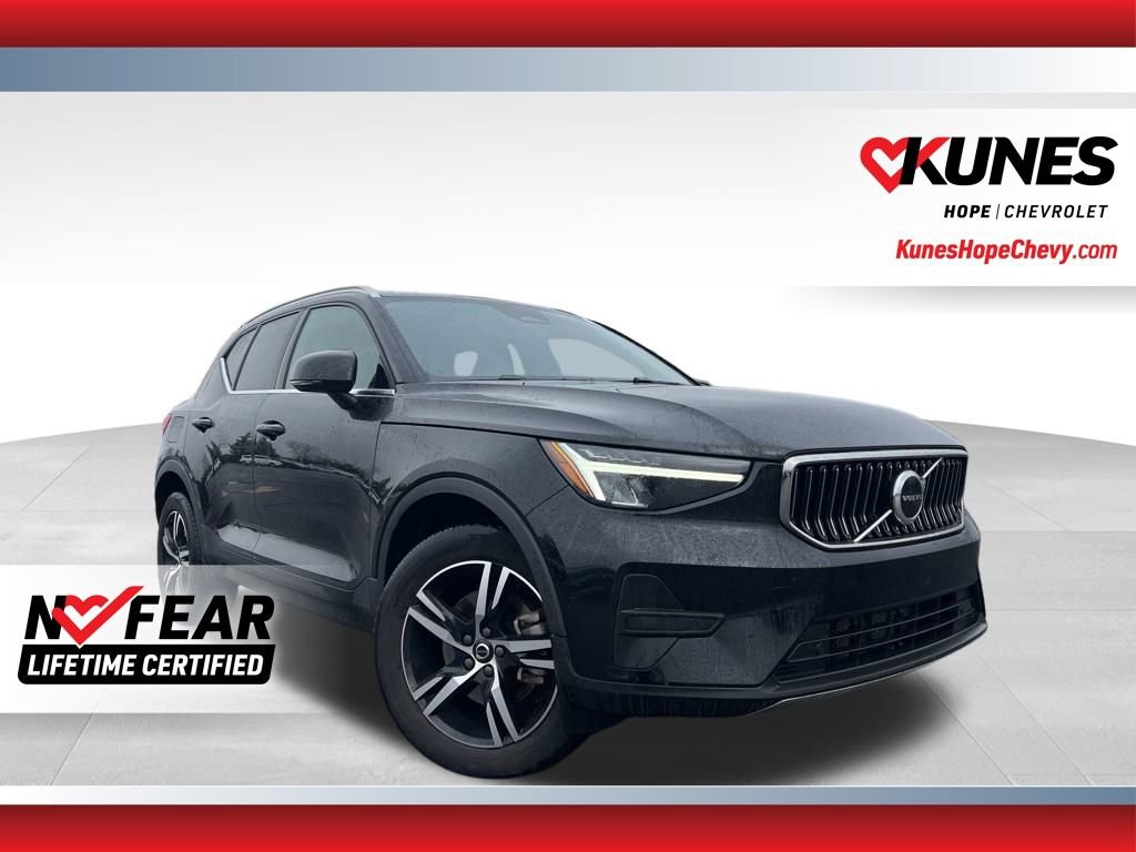 Used 2024 Volvo XC40 B5 Core video 1