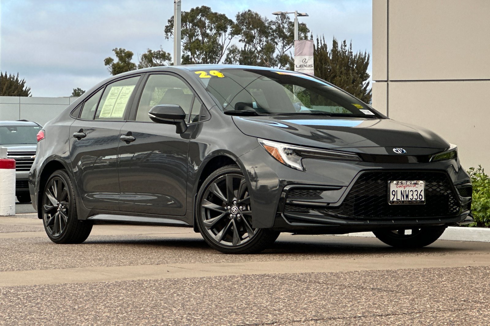 Used 2024 Toyota Corolla SE w/ SE Package FWD image 2