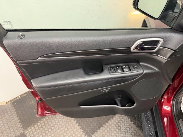 Used 2022 Jeep Grand Cherokee Limited AWD/4WD image 17