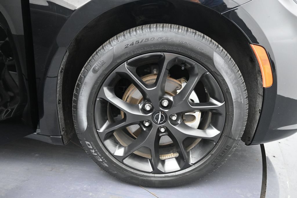 Used 2025 Chrysler Pacifica Limited FWD image 29