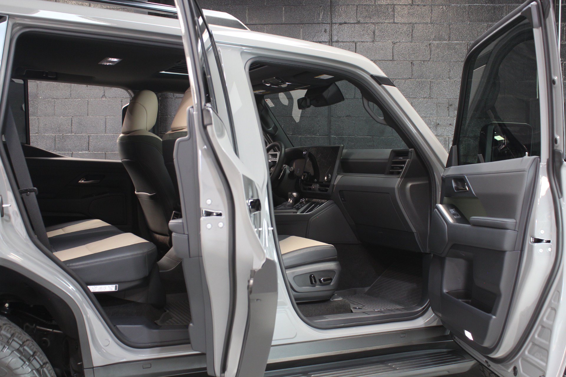 Used 2024 Lexus GX 550 AWD/4WD image 30