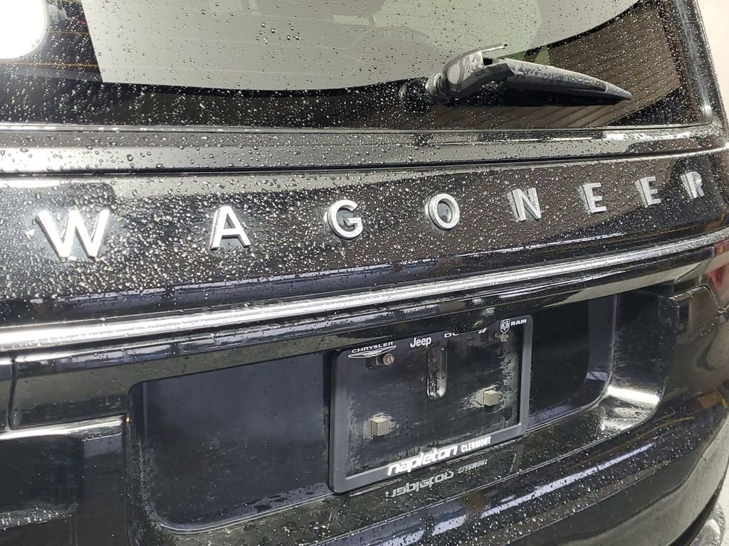 Used 2023 Jeep Wagoneer 4WD image 8