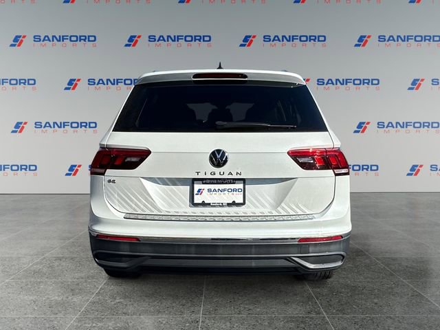 Used 2023 Volkswagen Tiguan SE w/ Panoramic Sunroof Package image 4