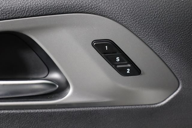 Used 2025 Chrysler Pacifica Select AWD/4WD image 17