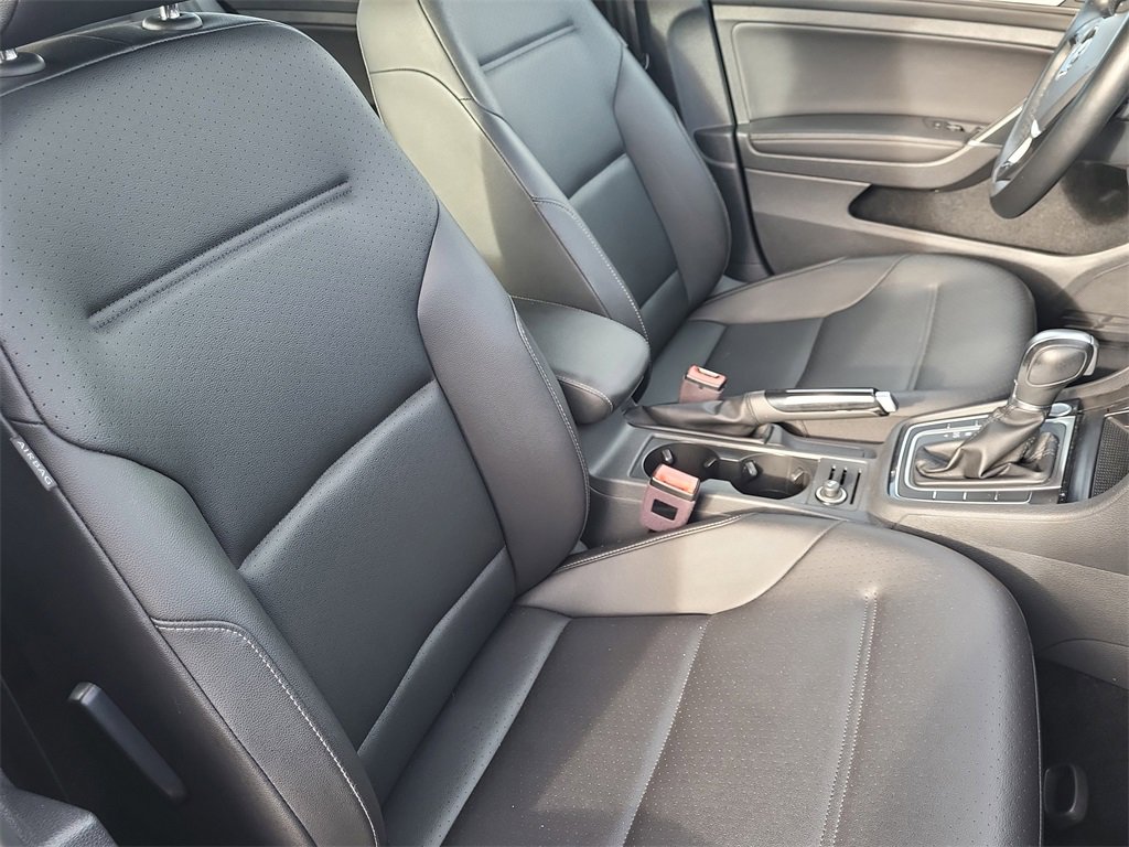 Used 2018 Volkswagen Golf SE image 20