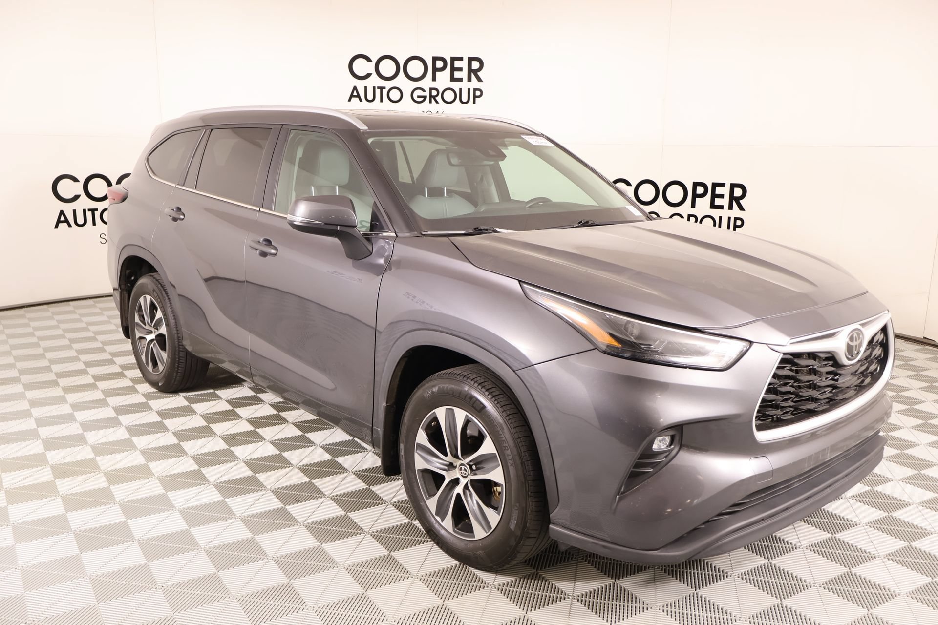 Used 2024 Toyota Highlander XLE