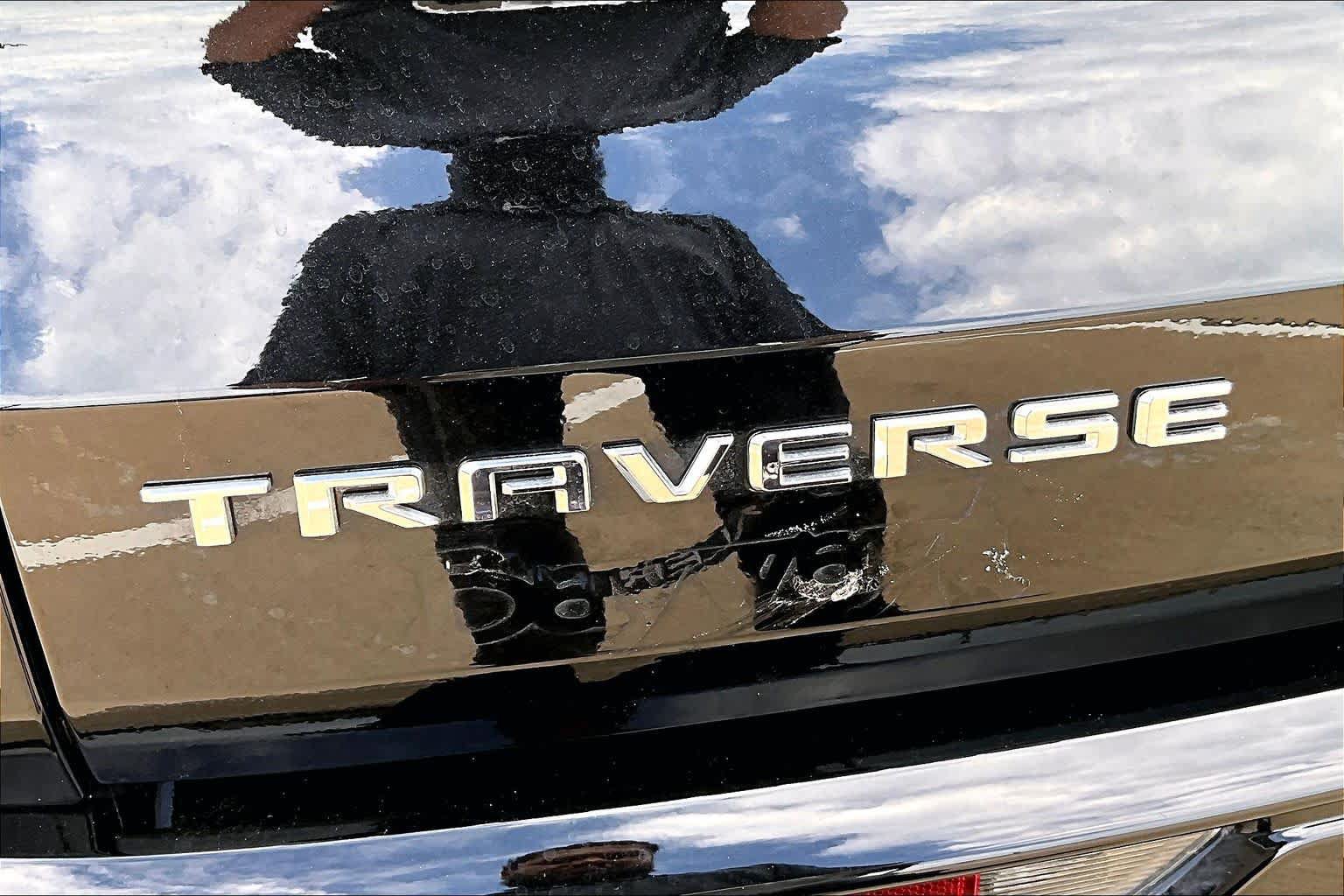 Used 2025 Chevrolet Traverse High Country w/ LPO, Floor Liner Package FWD image 10