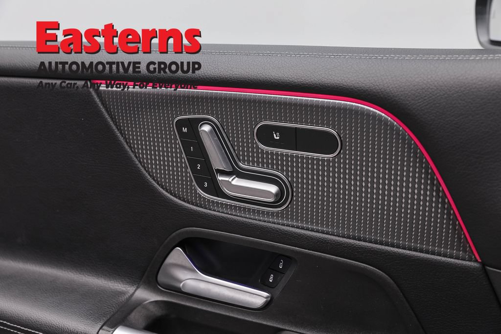 Used 2022 Mercedes-Benz GLB 250 4MATIC w/ Premium Package Lite image 21