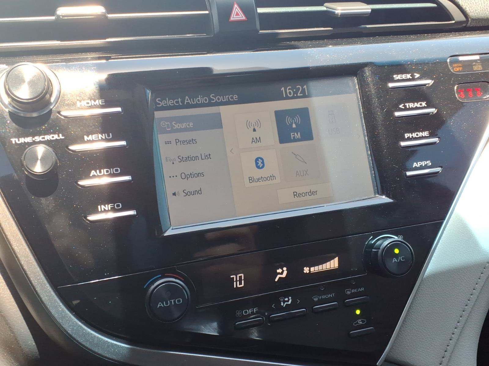 Used 2018 Toyota Camry SE FWD image 16