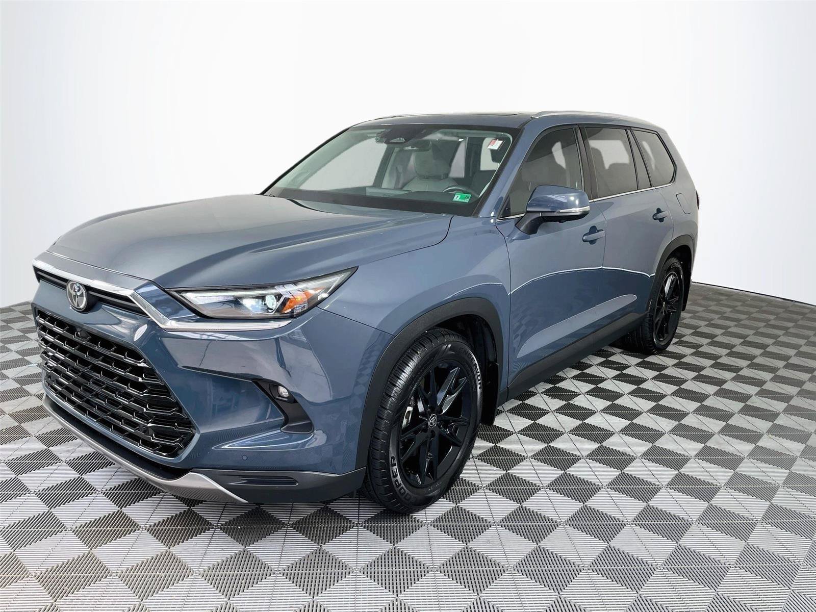 Used 2024 Toyota Grand Highlander AWD image 3