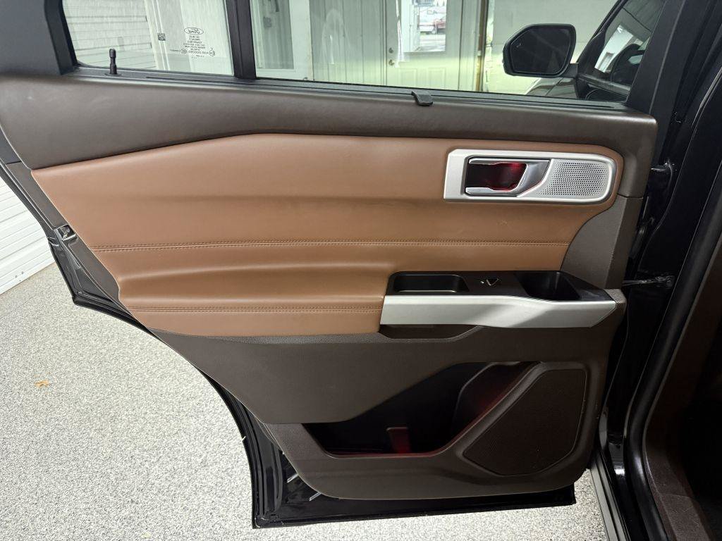 Used 2021 Ford Explorer King Ranch w/ Premium Technology Package AWD/4WD image 33