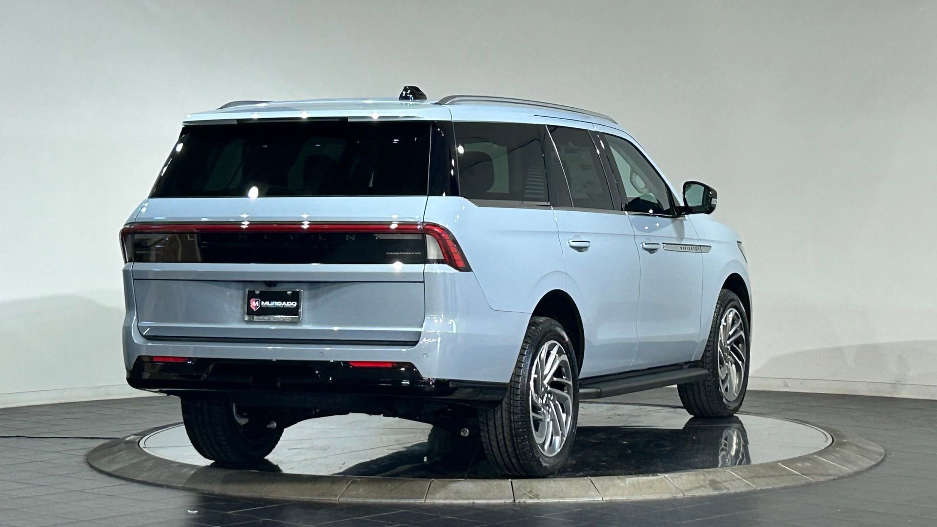 New 2026 Lincoln Navigator Premiere AWD/4WD image 9