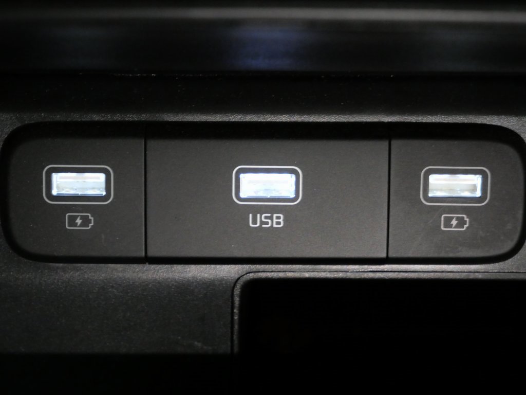 Used 2023 Kia Sorento LX image 22