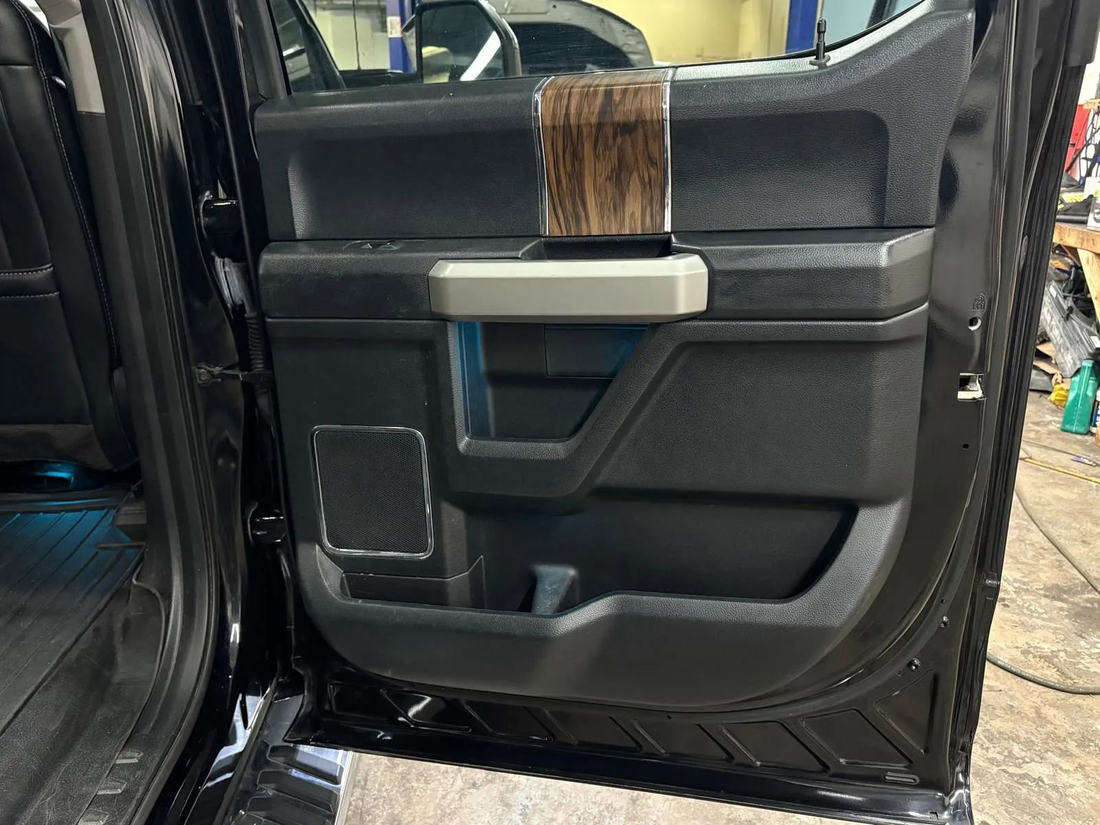 Used 2018 Ford F150 Lariat w/ Equipment Group 502A Luxury AWD/4WD image 30