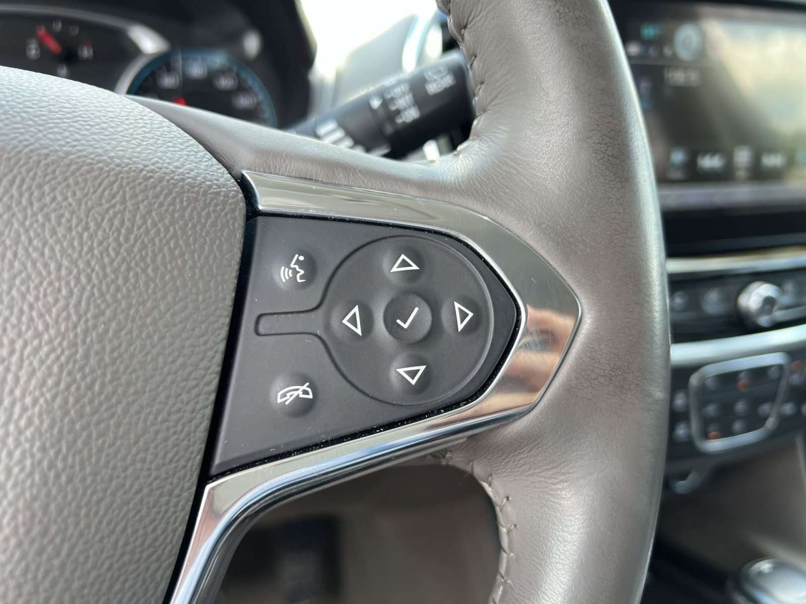 Used 2019 Chevrolet Traverse Premier w/ Driver Confidence II Package FWD image 30