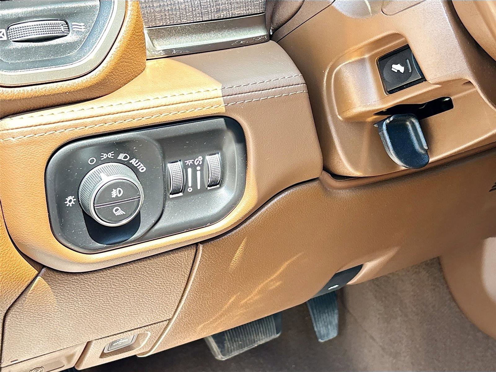 Used 2022 RAM 3500 Limited w/ Safety Group image 10