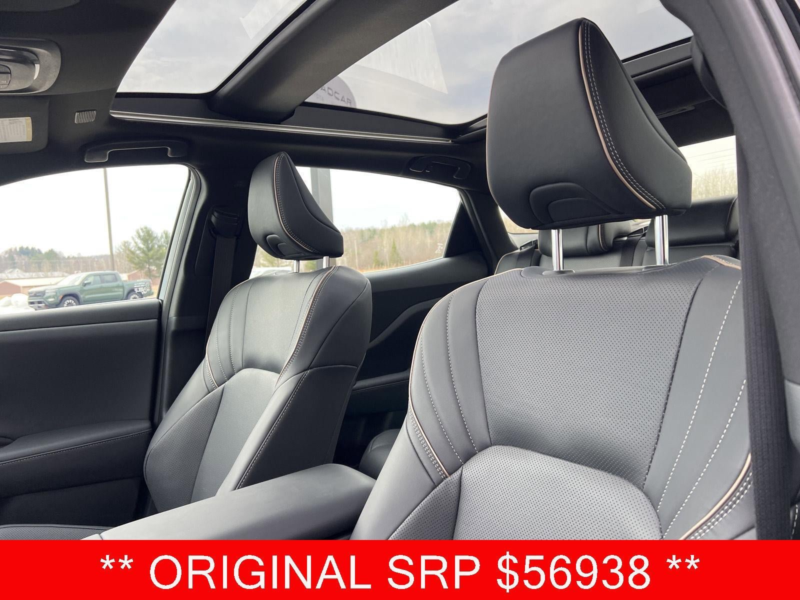 Used 2025 Toyota Crown Platinum AWD/4WD image 2