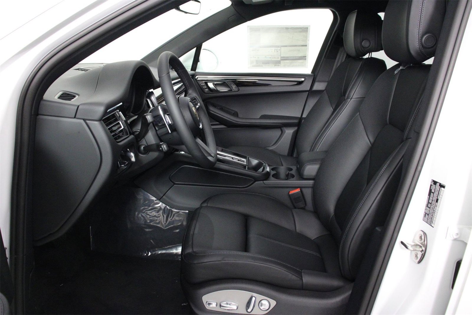 New 2026 Porsche Macan image 5