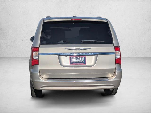 Used 2014 Chrysler Town & Country Touring image 7