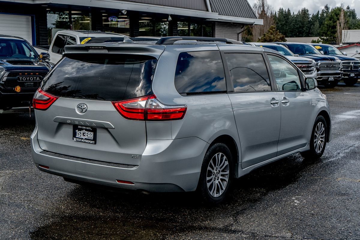 Used 2020 Toyota Sienna XLE FWD image 11